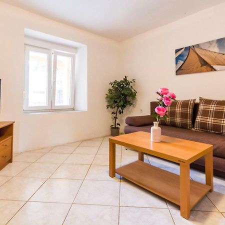 Apartments Gloria Лижнян Екстер'єр фото