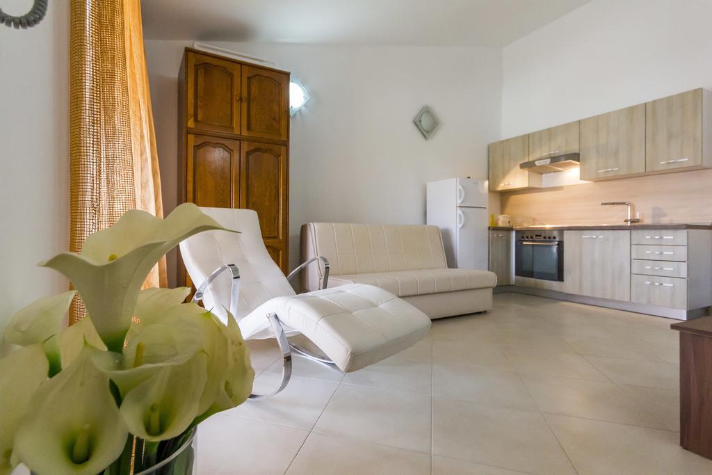 Apartments Gloria Лижнян Екстер'єр фото