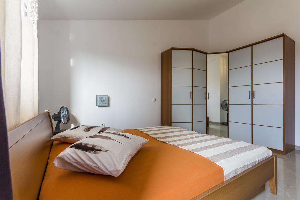 Apartments Gloria Лижнян Екстер'єр фото