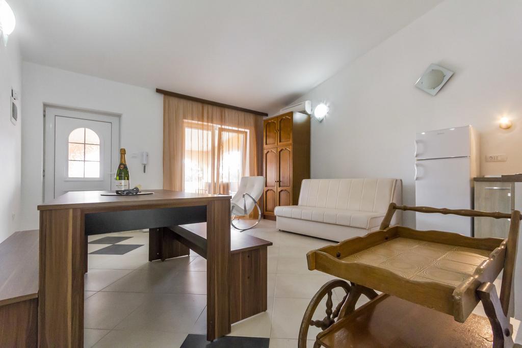 Apartments Gloria Лижнян Екстер'єр фото