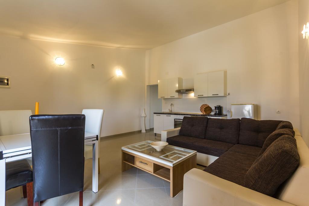 Apartments Gloria Лижнян Екстер'єр фото