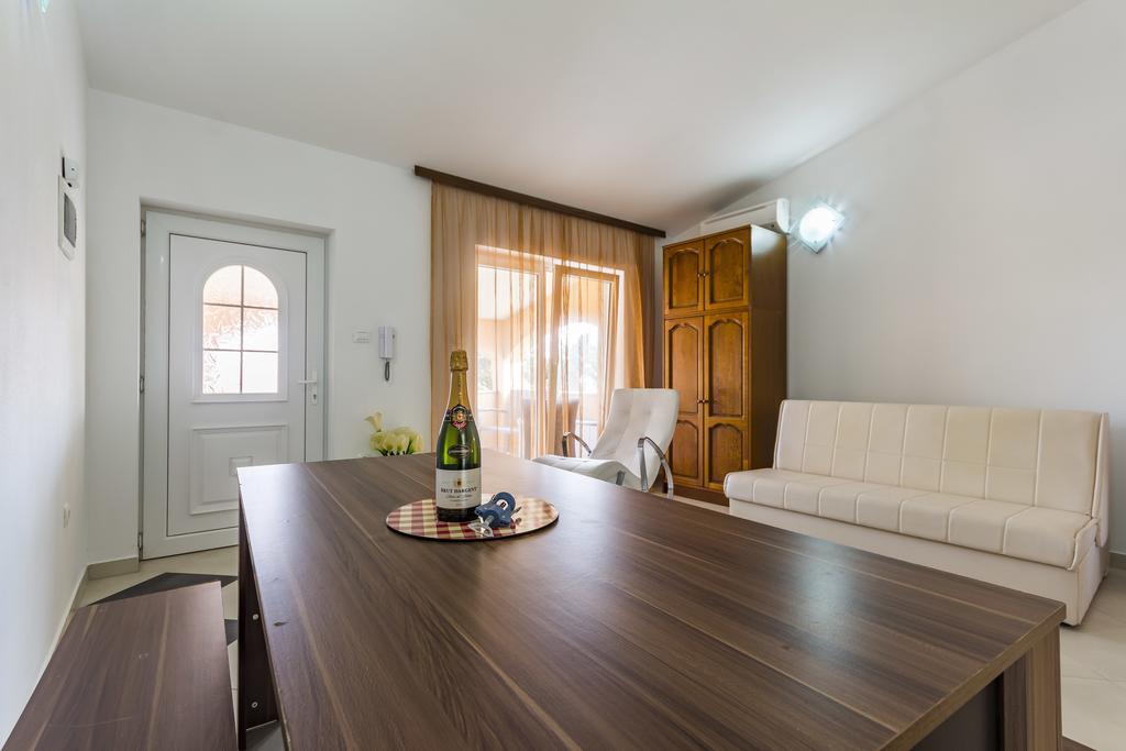 Apartments Gloria Лижнян Екстер'єр фото