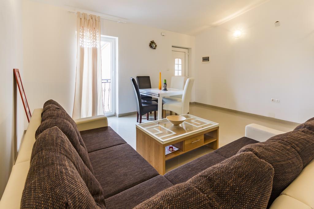 Apartments Gloria Лижнян Екстер'єр фото