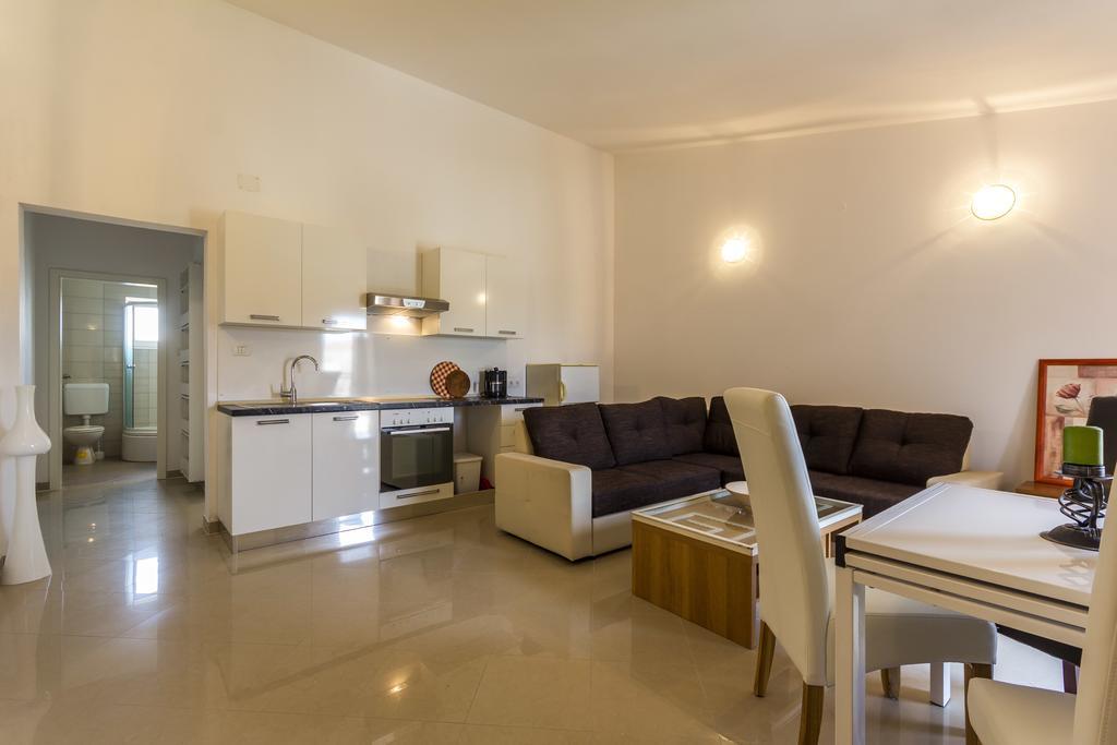 Apartments Gloria Лижнян Екстер'єр фото
