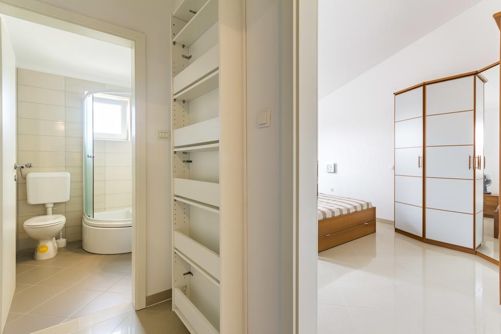 Apartments Gloria Лижнян Екстер'єр фото