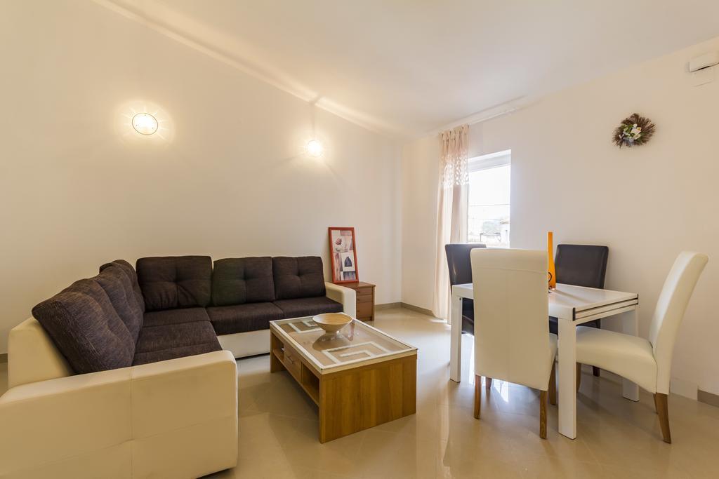 Apartments Gloria Лижнян Екстер'єр фото