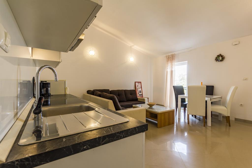 Apartments Gloria Лижнян Екстер'єр фото