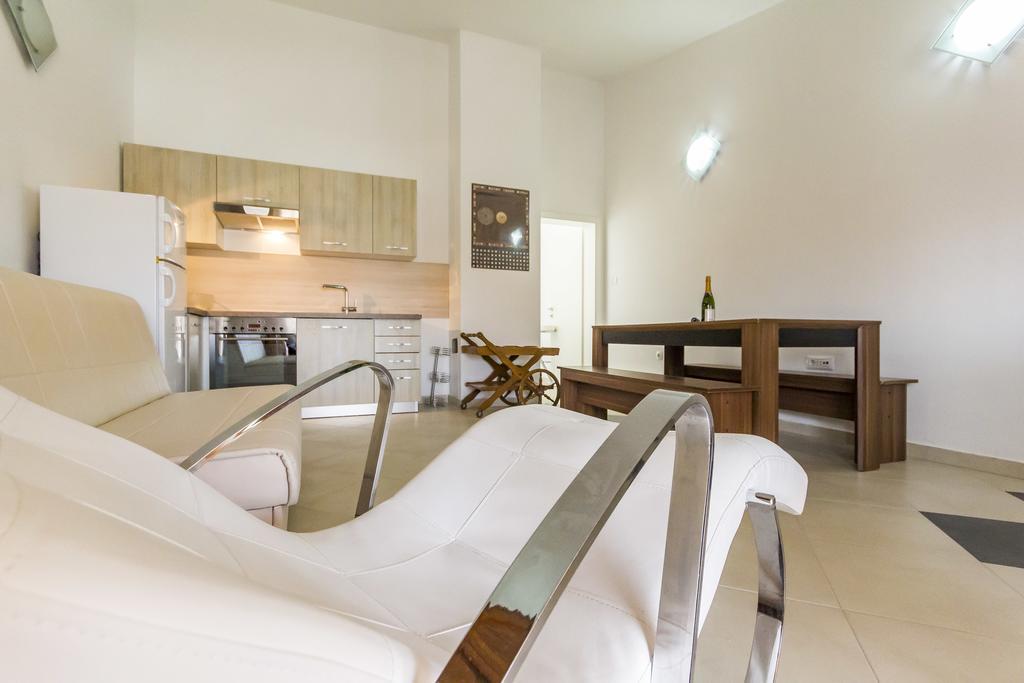 Apartments Gloria Лижнян Екстер'єр фото