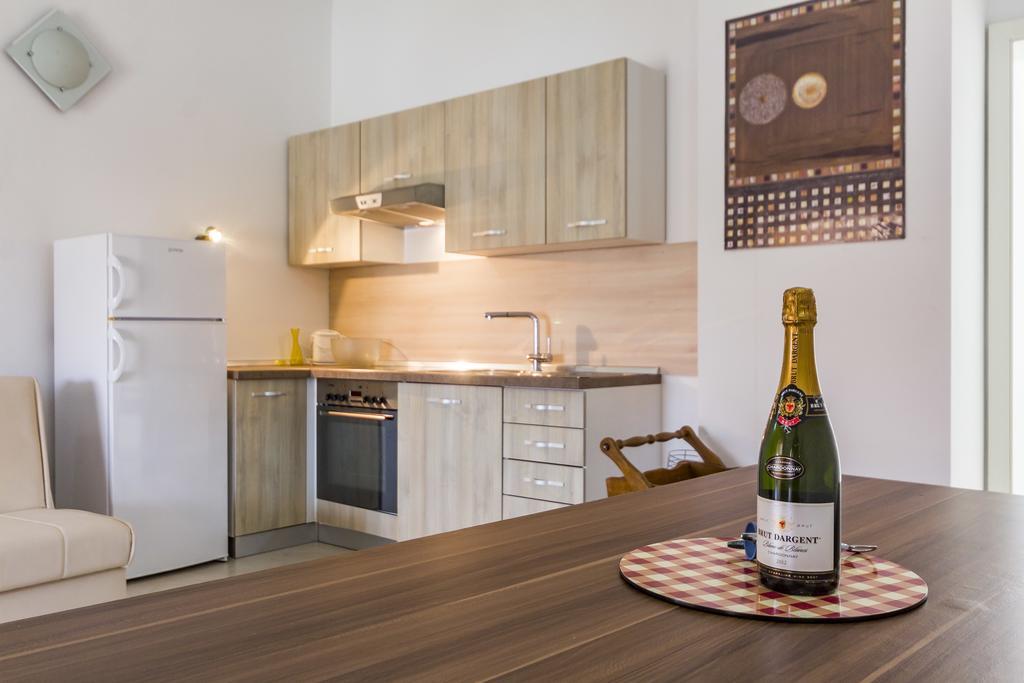 Apartments Gloria Лижнян Екстер'єр фото