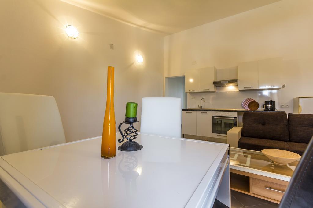 Apartments Gloria Лижнян Екстер'єр фото