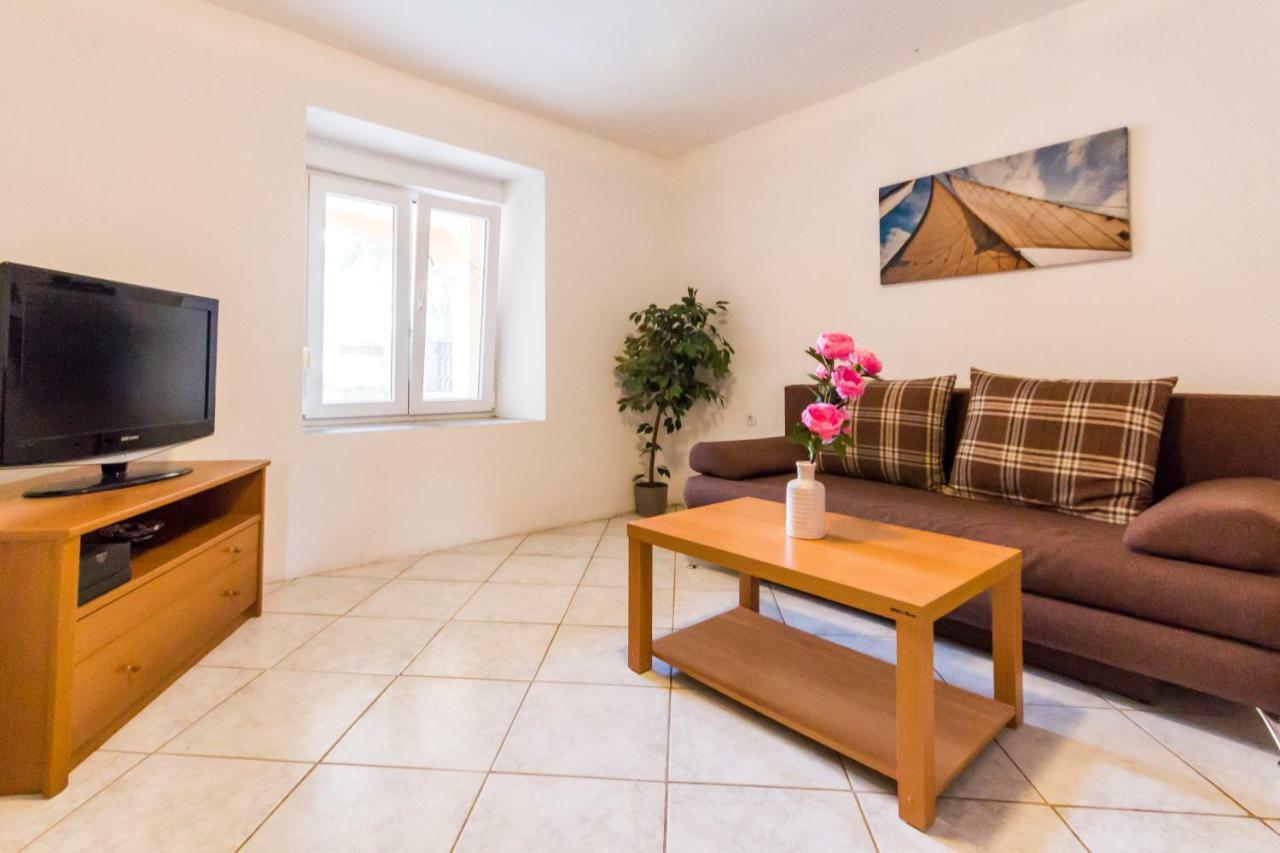 Apartments Gloria Лижнян Екстер'єр фото