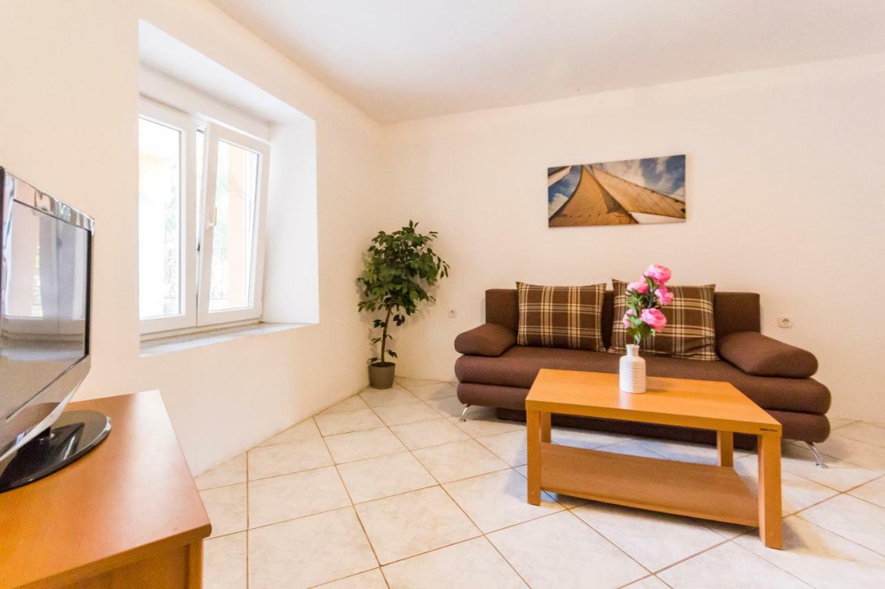 Apartments Gloria Лижнян Екстер'єр фото