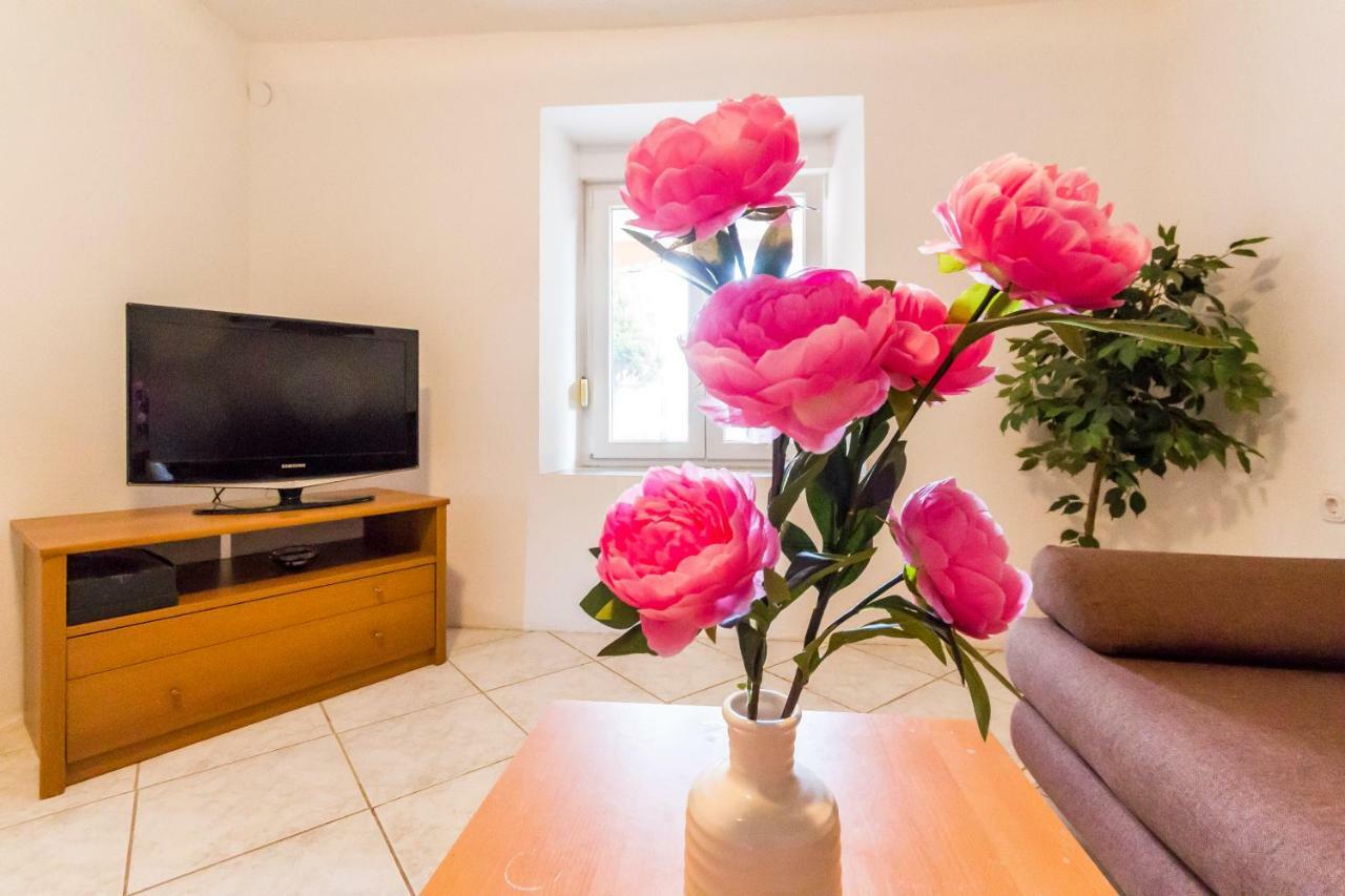 Apartments Gloria Лижнян Екстер'єр фото