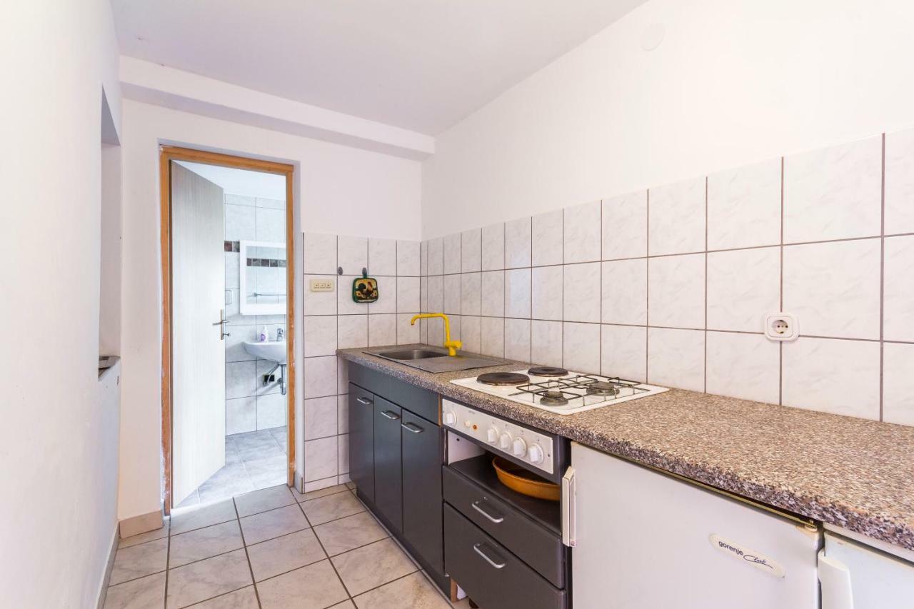 Apartments Gloria Лижнян Екстер'єр фото