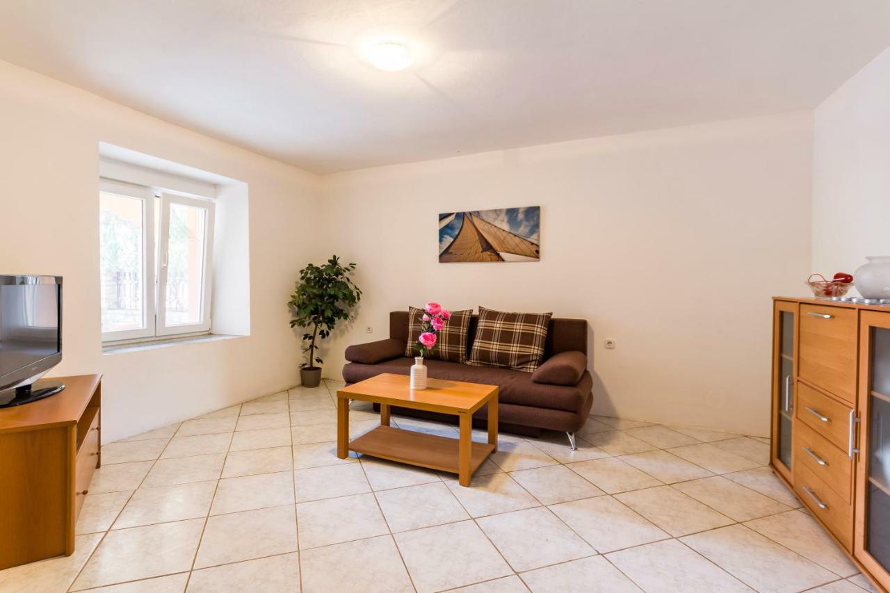 Apartments Gloria Лижнян Екстер'єр фото