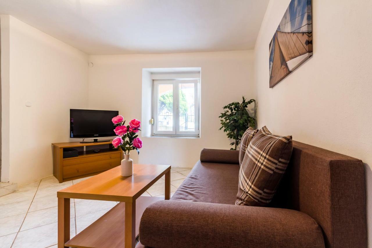 Apartments Gloria Лижнян Екстер'єр фото