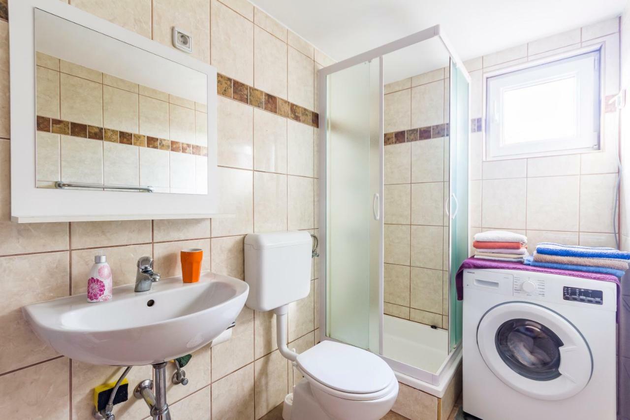 Apartments Gloria Лижнян Екстер'єр фото