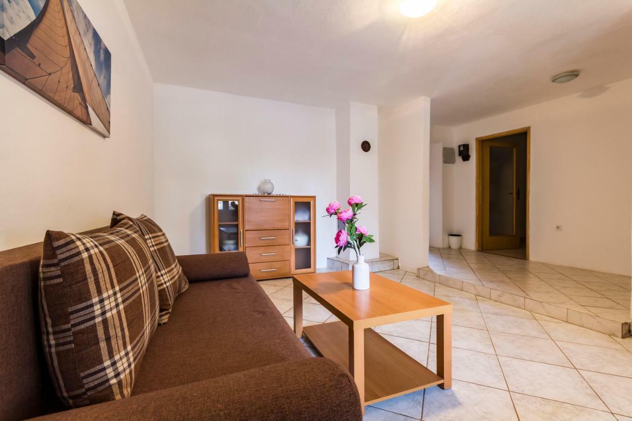 Apartments Gloria Лижнян Екстер'єр фото